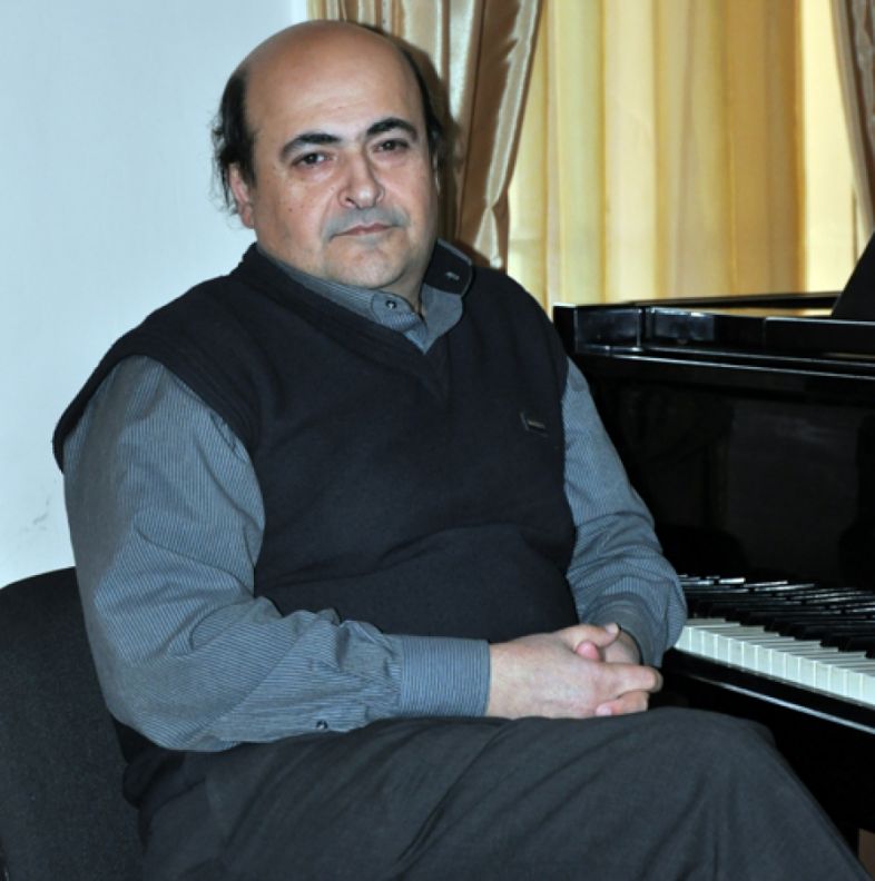 კახა ცაბაძეს მამის როიალის ქვეშ სახელოსნო ჰქონდა