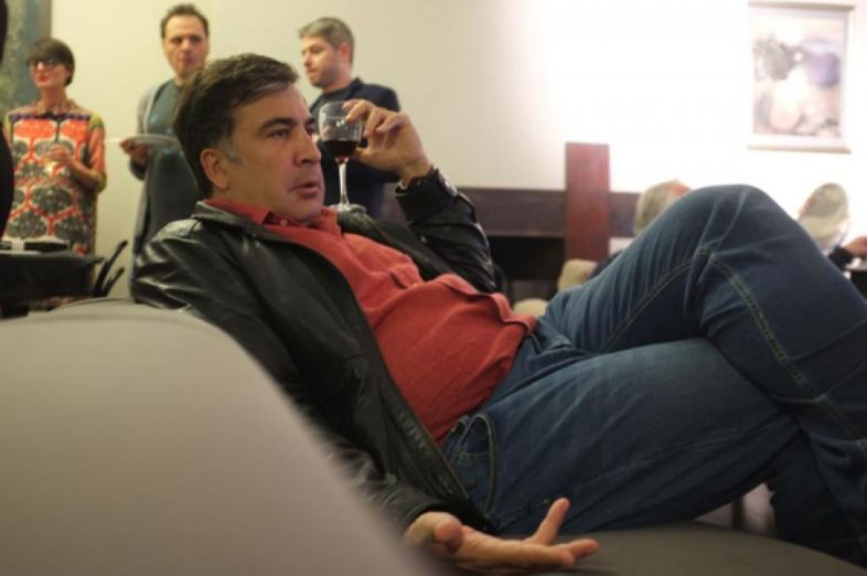 ვისთან ერთად აღნიშნა პრეზიდენტმა აღდგომა