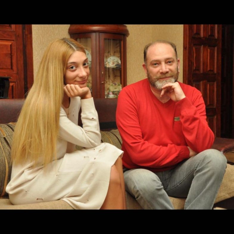 "მირჩევნია, მამიკოს გოგო ვიყო, ყველაფერი მქონდეს და გული არაფერზე მეტკინოს" 