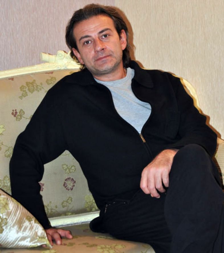 სად დაიწყო მუშაობა ზაალ ჩიქობავამ და რატომ არ ნანობს რუსთაველის თეატრიდან წასვლას 