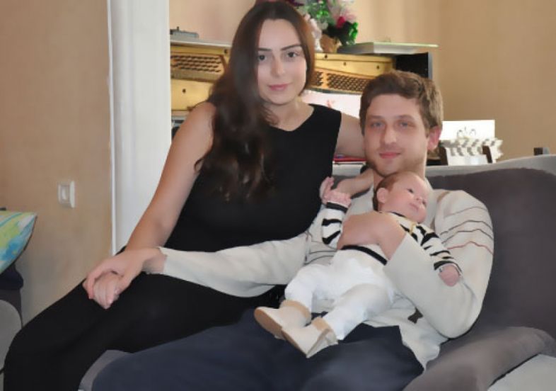 კოკო როინიშვილი ყველაზე კარგად ცოლსა და დასთან ერთობა