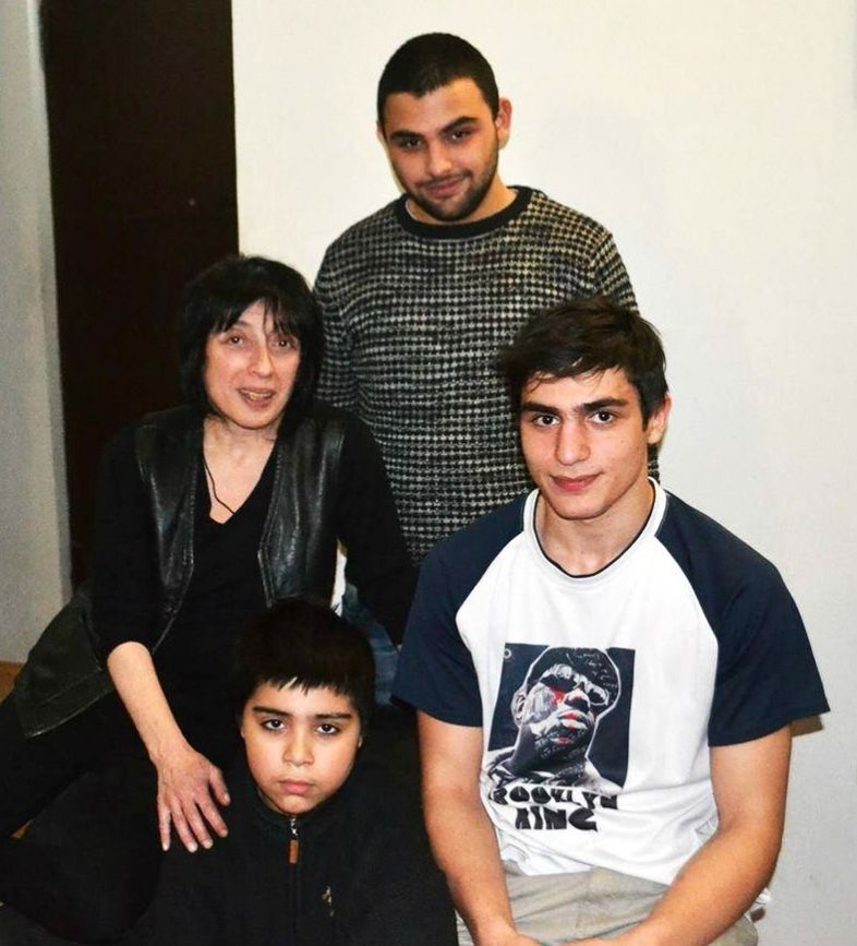 ირინა სარიშვილის ემოციური პოსტი - ''ჯერ გია წავიდა, მერე - მამა, დედა... გიას მშობლებიც აღარ არიან”