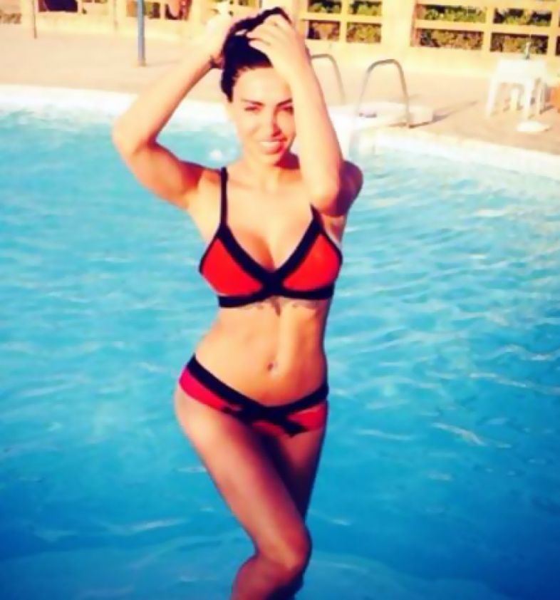 სექსუალურმა შორენა ბეგაშვილმა ახალი ტატუ ეგვიპტის პლიაჟზე გამოაჩინა