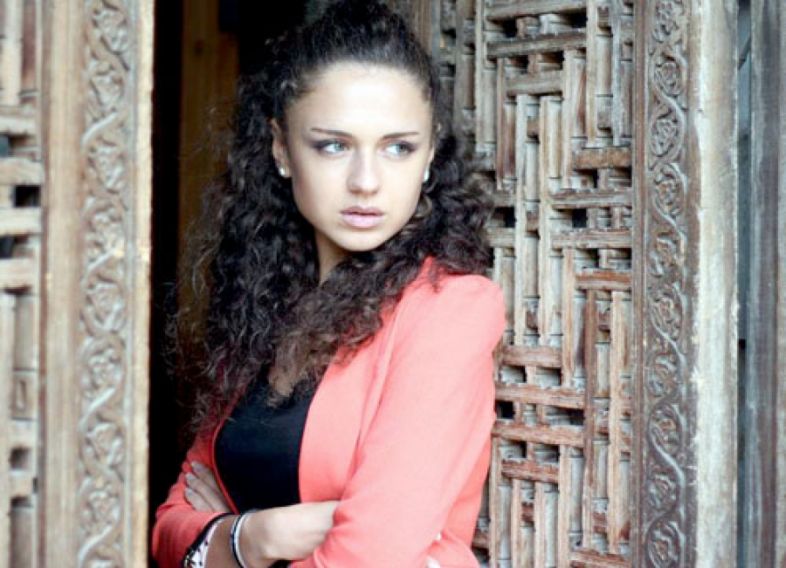 ინტერნეტგოგონა ლურჯი თვალებით თამთა ასათიანის გული ჯერ ვერავინ მოიგო 