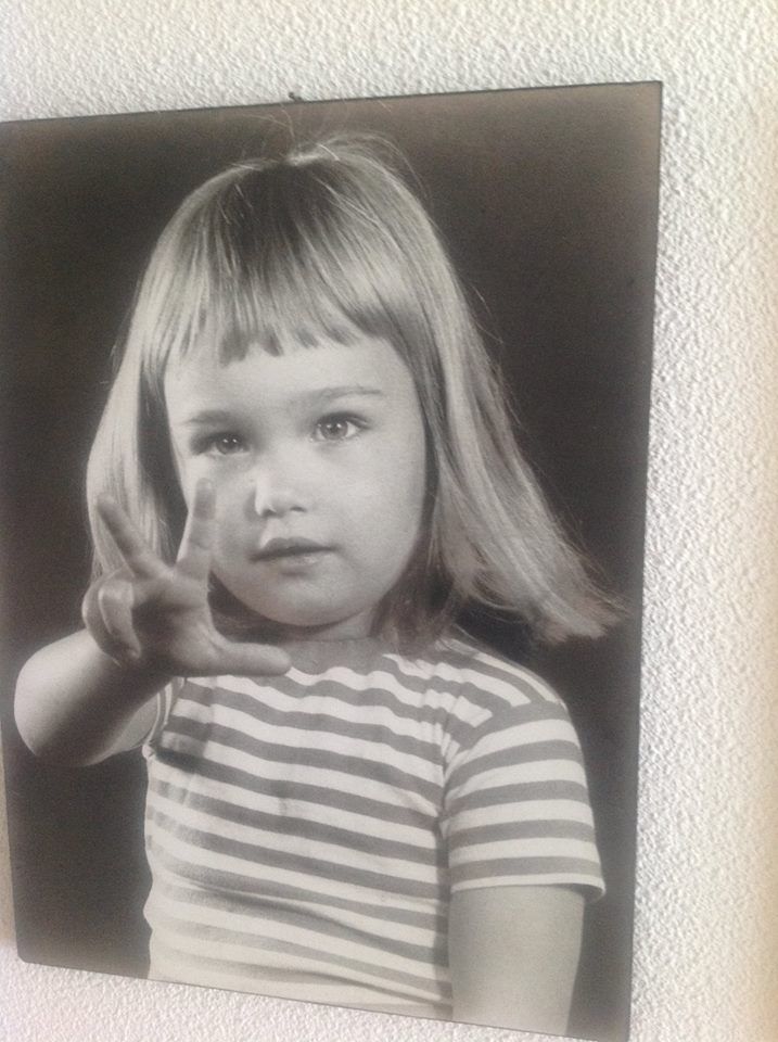 რატომ გამოაქვეყნა სანდრა რულოვსმა ბავშვობის ფოტო - „ბათუმის ბულვარის ბილიკებს ბავშვობიდანვე მხარს ვუჭერდი“