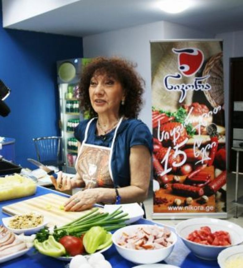 "ვგიჟდები ბაზარში სიარულზე" - სად შეხვდა პირველად ნანული სარაჯიშვილი გალაკტიონ ტაბიძეს 