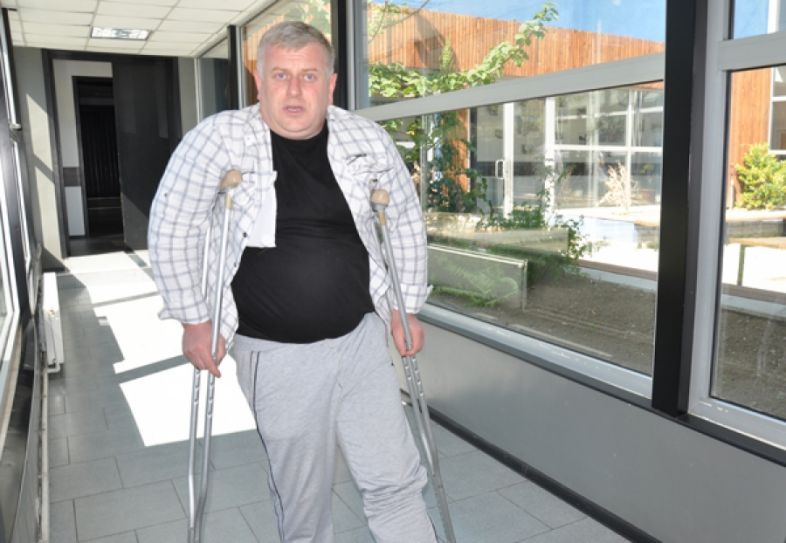 ვინ მოსტეხა ფეხი ნიკა არაბიძეს