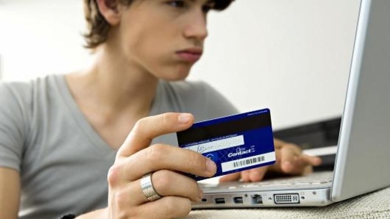 "დაალომბარდებ მობილურს ან კომპიუტერს და ფულიც გაჩნდება" - მოსწავლეების აზარტული გატაცებები