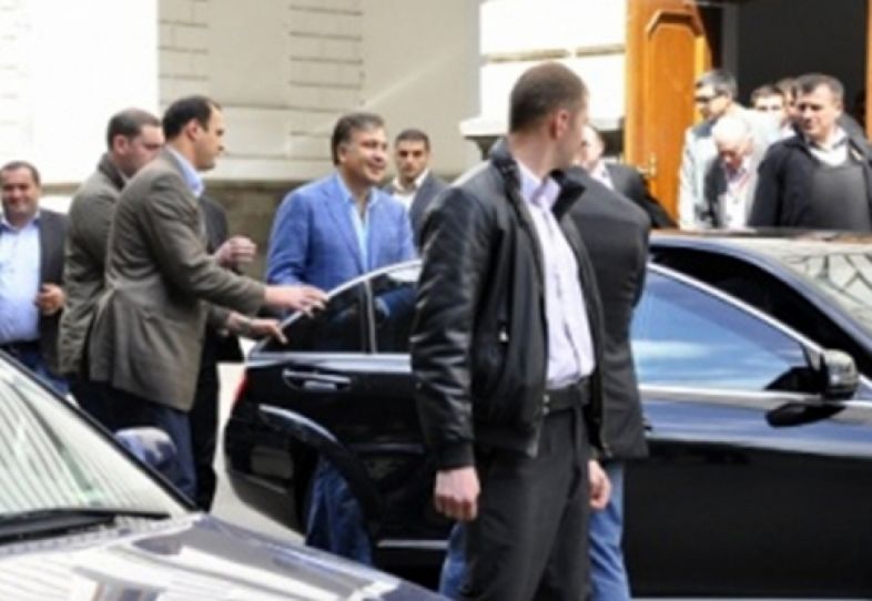 „პრეზიდენტი დიასახლისივით დაგვიჯდა და ჭორებს გვიყვებოდა!..“