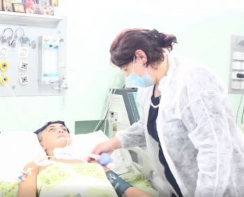 ცხვირის ოპერაციის შემდეგ კომაში ჩავარდნილი 17 წლის გოგონას დედა ვიდეომიმართვას ავრცელებს და საზოგადოებას დახმარების თხოვნით მიმართავს