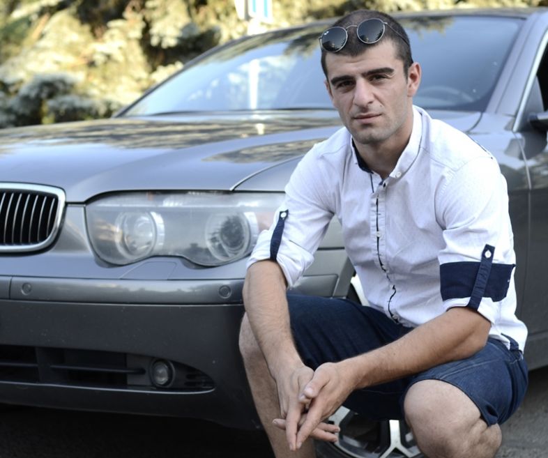 რეზიკო რობაქიძემ ახალი მანქანა საყვარელი ქალის გამო შეიძინა