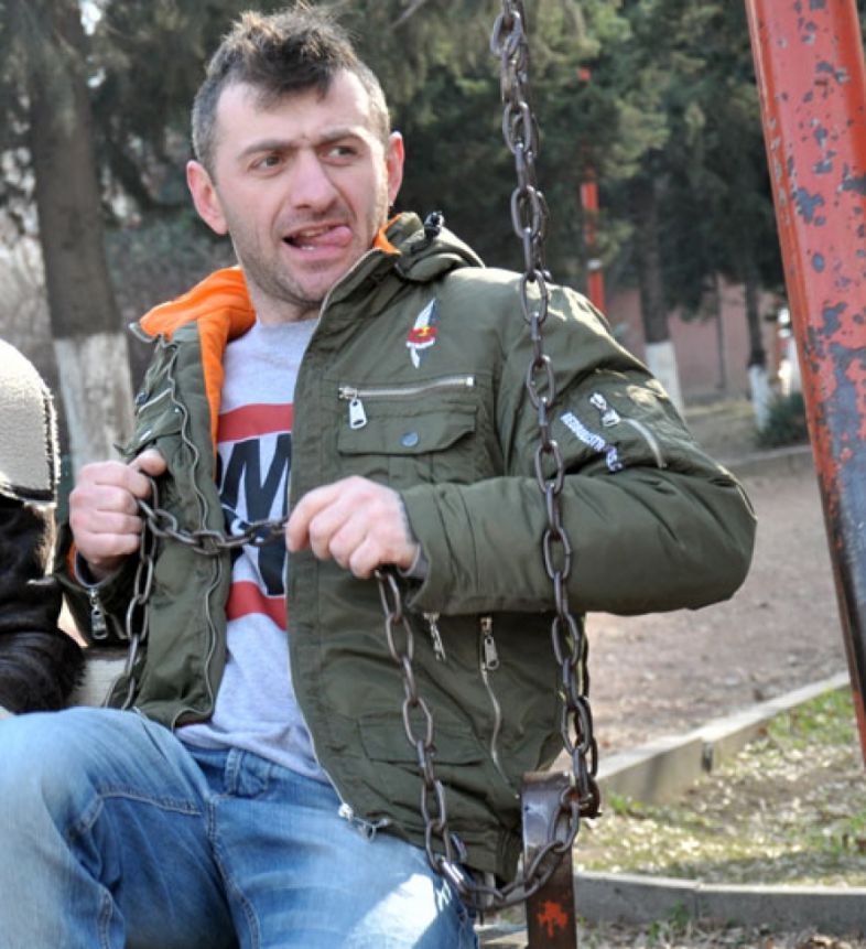 ნიკა გრიგოლიას სახლი გაუტეხეს