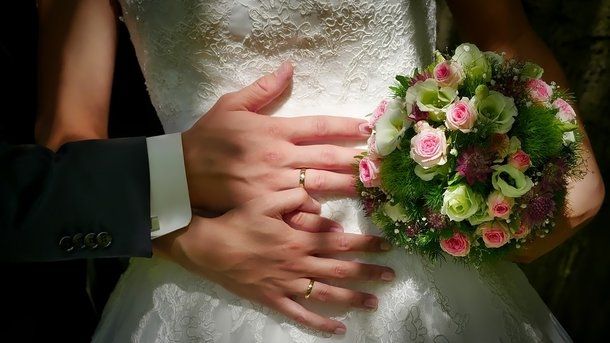 ორი შვილის დედამ გარეგნობა შეიცვალა და ქმრის საუკეთესო მეგობარს გაჰყვა ცოლად