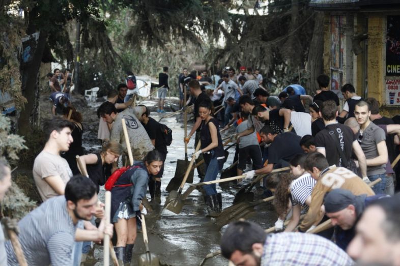 „ბოდიში, ახალგაზრდებო. მართლა არ მეგონა, თუ ამდენი იყავით...“