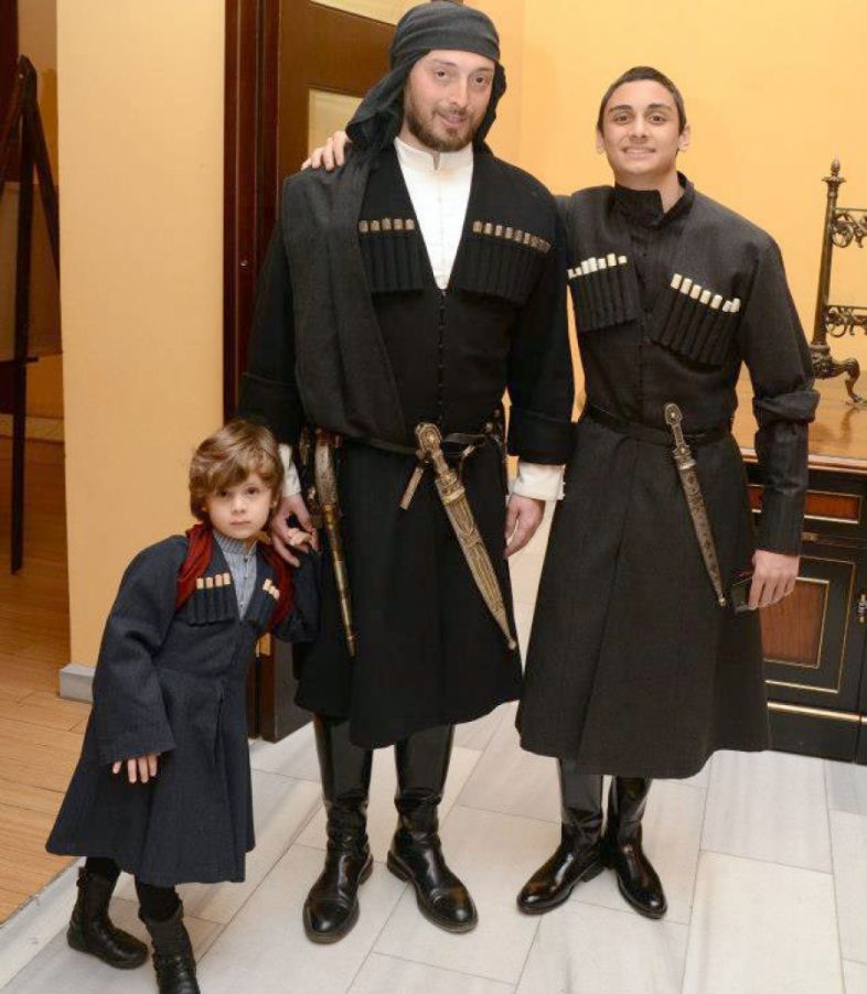 ლევან ვასაძის შვილს ნათლიის გაპრეზიდენტებას ულოცავენ