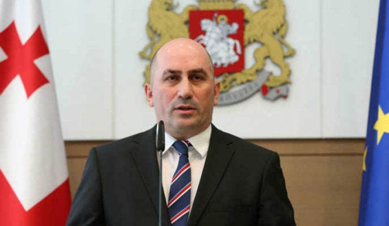 სკანდალი კიდევ ერთი მინისტრის ირგვლივ - ხელოვნებათმცოდნე გელა დუმბაძეს უნიჭო აზერბაიჯანელ კოლეგას ადარებს 