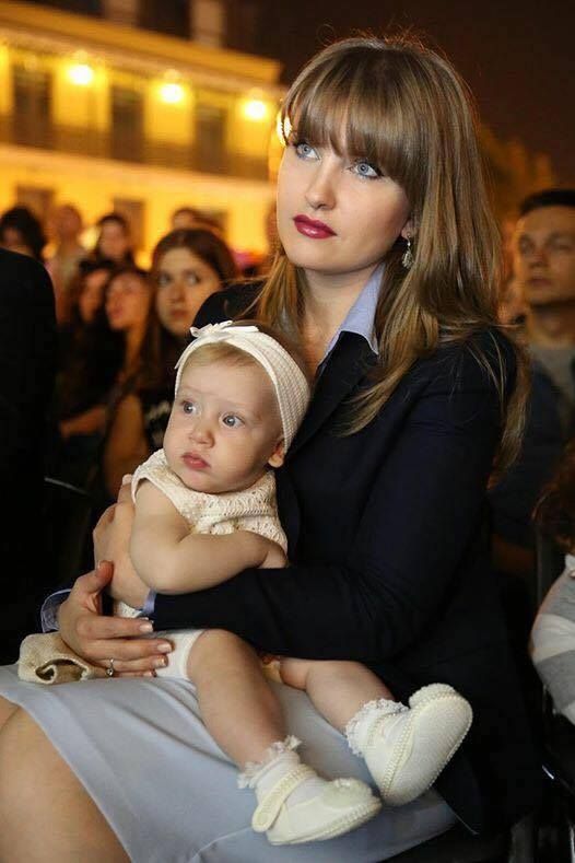 თბილისის მერის გოგონა პირველად გამოჩნდა "ფეისბუქზე" - ელენეს ფოტო სოციალურ ქსელს იპყრობს