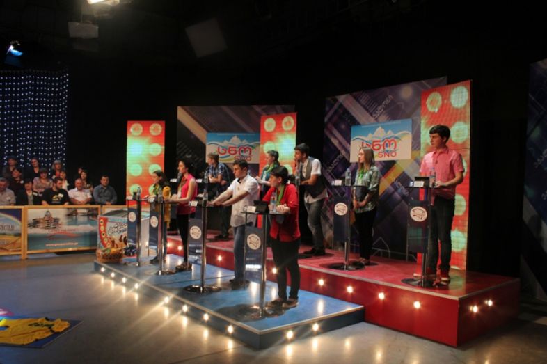 „ეტალონში“ საკუთარი ინტელექტი ზესტაფონელმა მოსწავლეებმა წარმოაჩინეს