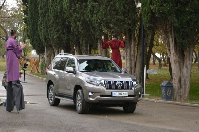 ყველაზე გამძლე და ყველაზე სანდო - Toyota Land Cruiser Prado ახალი სიმაღლეების დასაპყრობად მზადაა
