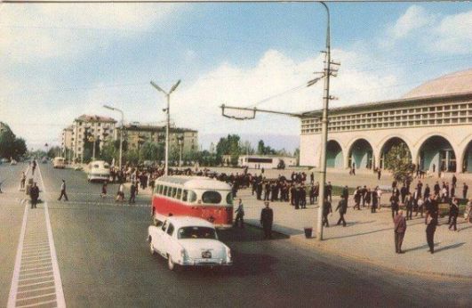 90-იანი წლების თბილისი - პურზე რიგები და დიდი კრიზისი ქვეყანაში