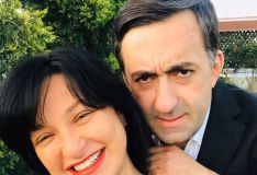 ნინო სურგულაძის ოჯახური იდილია - ოპერის მომღერალი ტყუპების ახალ ფოტოებს აქვეყნებს