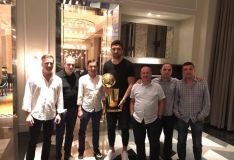 Golden State Warriors-ის თამაშზე ანსამბლი შვიდკაცა იმღერებს